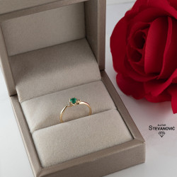 Prsten sa smaragdom B-32