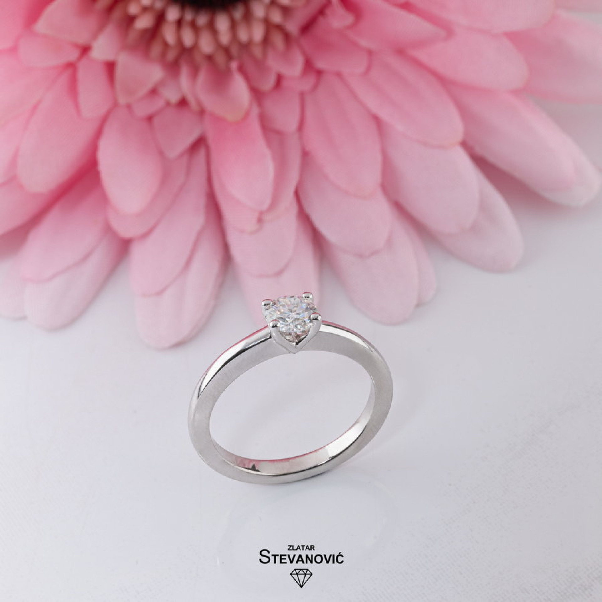 Prsten sa moissanitom M-19