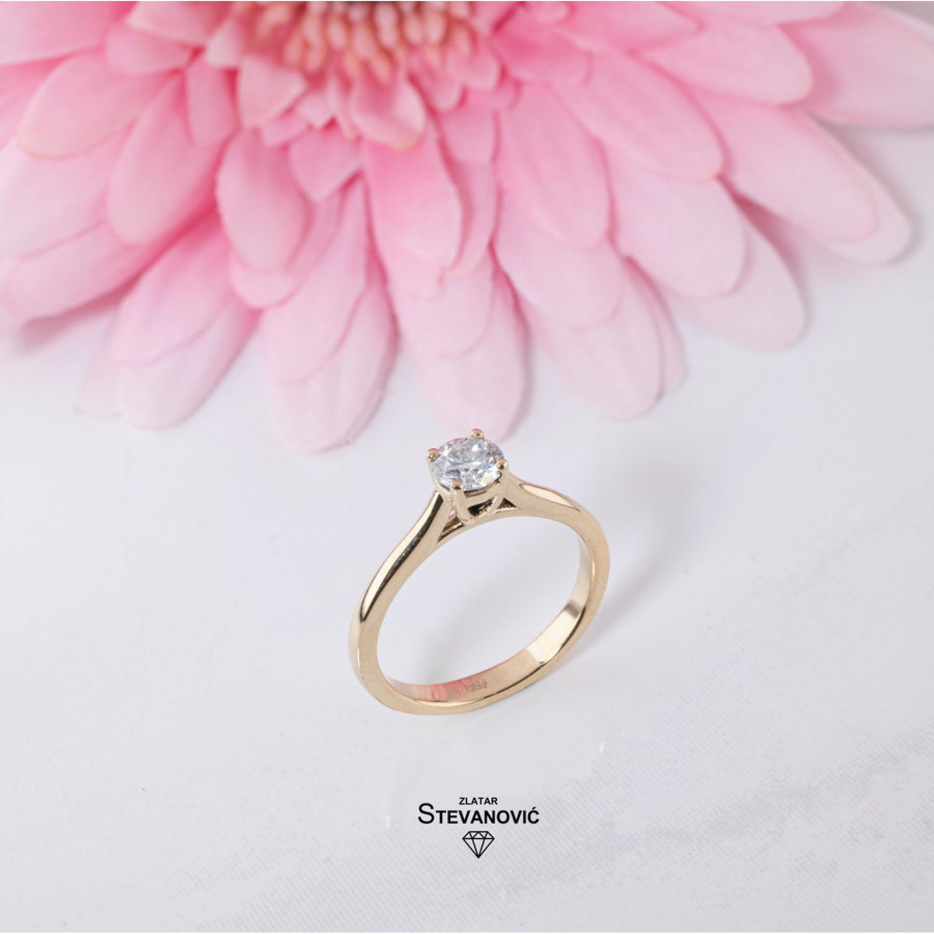 Prsten sa moissanitom M-20