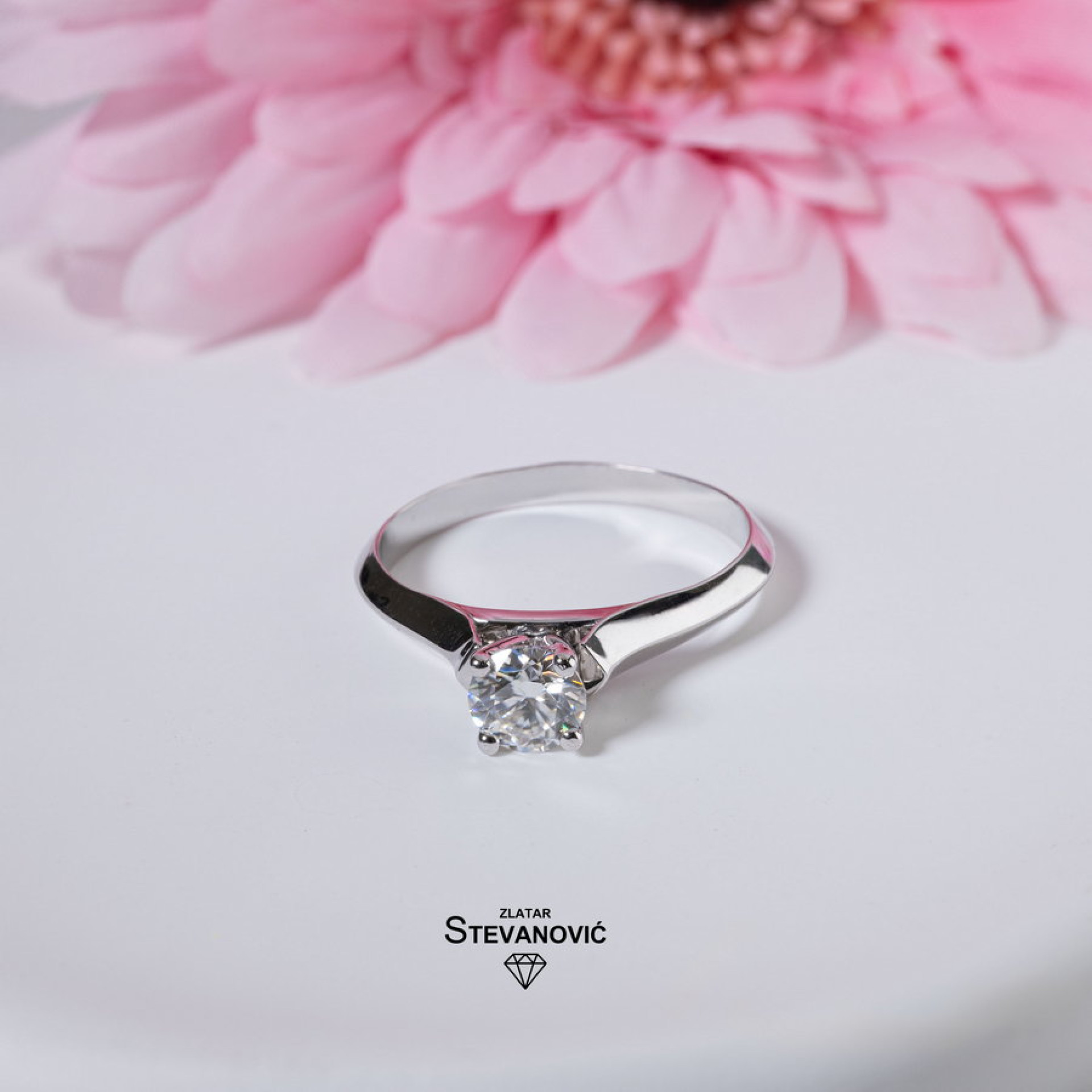 Prsten sa moissanitom M-22